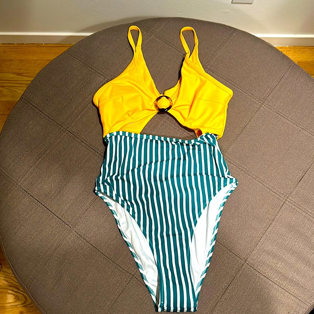 Cupshe swimsuit
